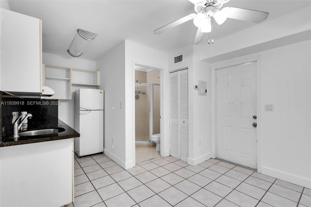 待售: $650,000 (3 贝兹, 2 浴室, 2326 平方英尺)