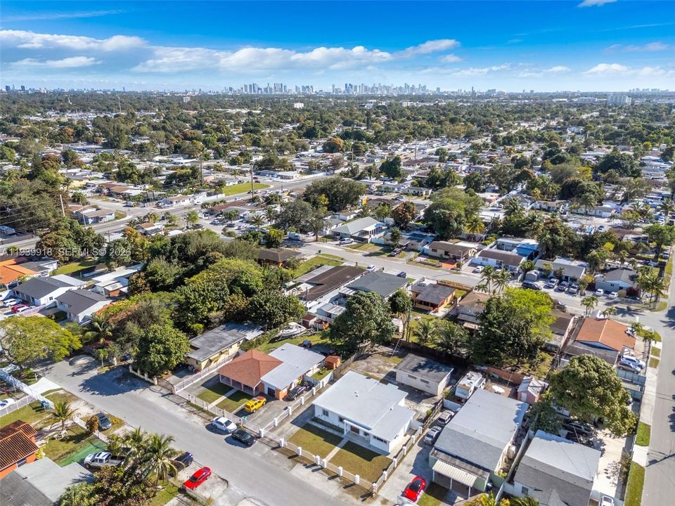 待售: $650,000 (3 贝兹, 2 浴室, 2326 平方英尺)