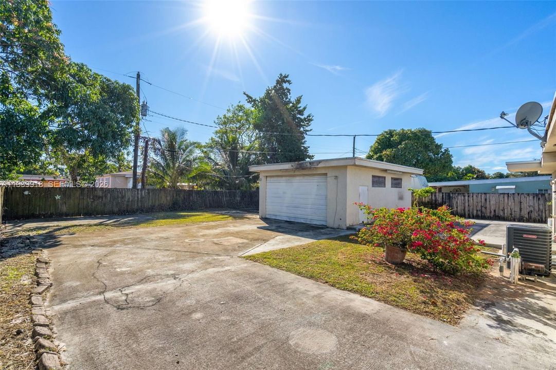 待售: $650,000 (3 贝兹, 2 浴室, 2326 平方英尺)