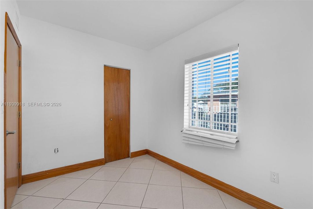 待售: $650,000 (3 贝兹, 2 浴室, 2326 平方英尺)