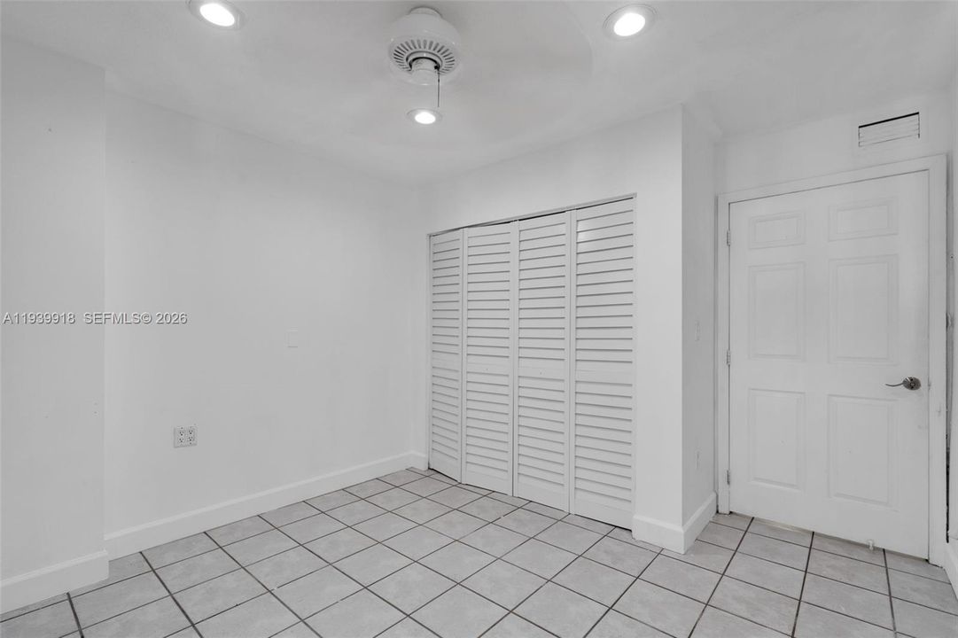 待售: $650,000 (3 贝兹, 2 浴室, 2326 平方英尺)