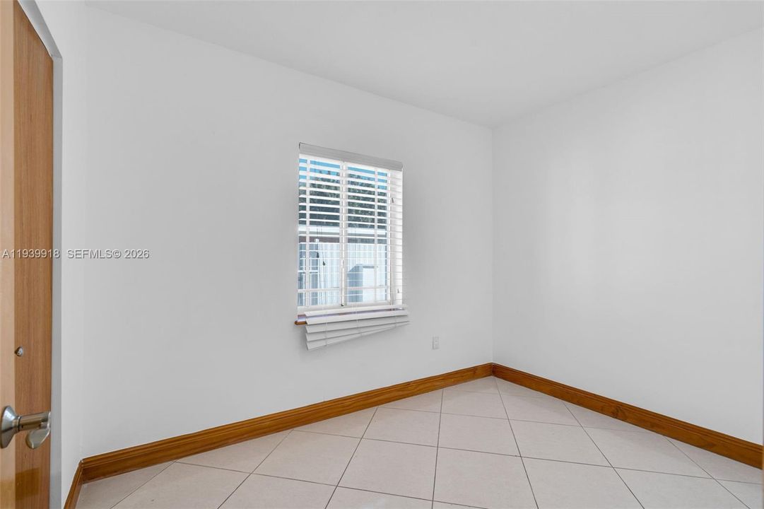 待售: $650,000 (3 贝兹, 2 浴室, 2326 平方英尺)