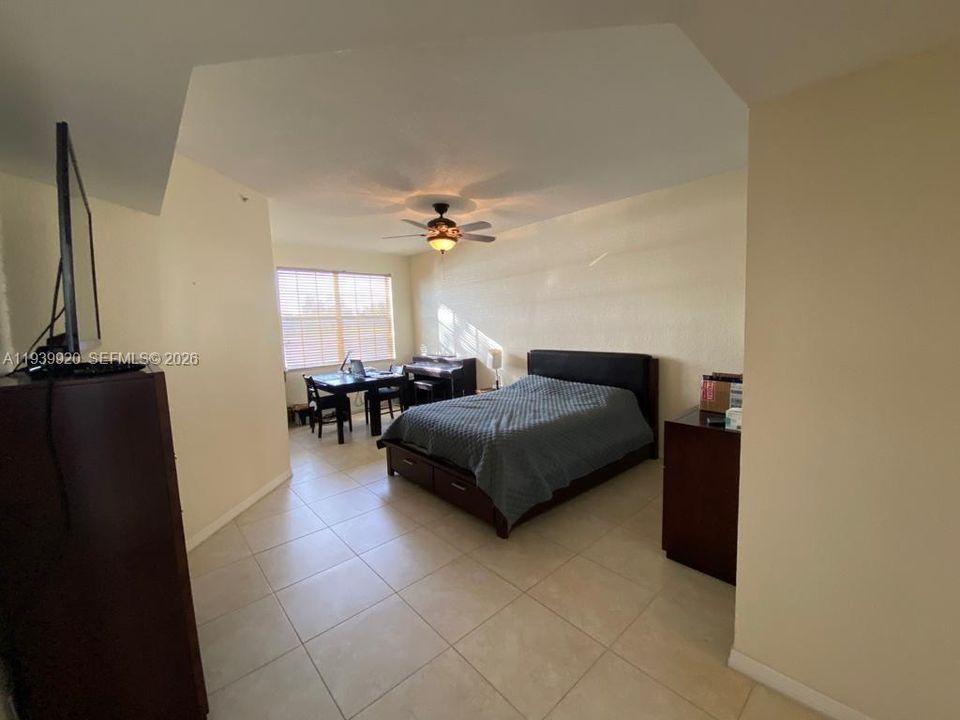 For Rent: $2,350 (2 beds, 1 baths, 1068 Square Feet)