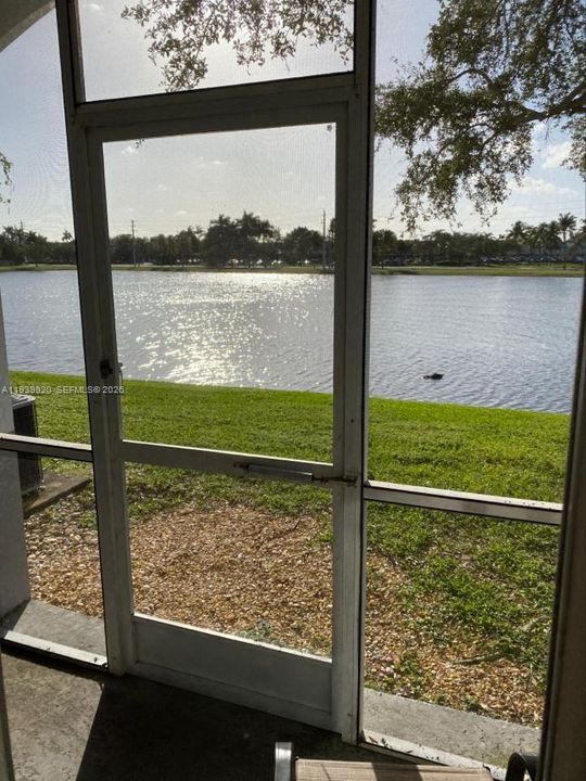 For Rent: $2,350 (2 beds, 1 baths, 1068 Square Feet)