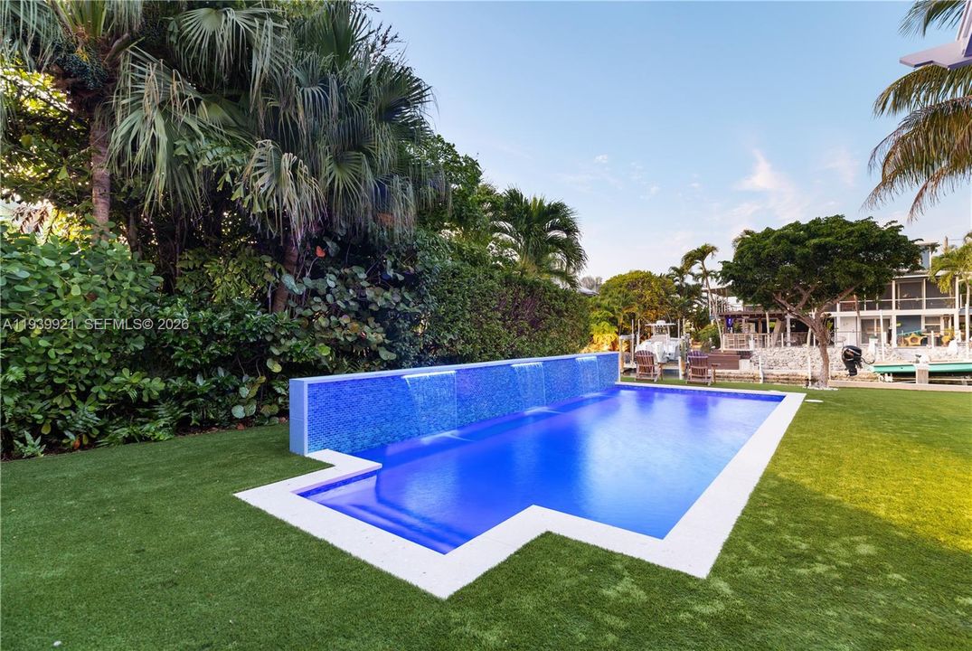 For Sale: $2,900,000 (3 beds, 3 baths, 1743 Square Feet)