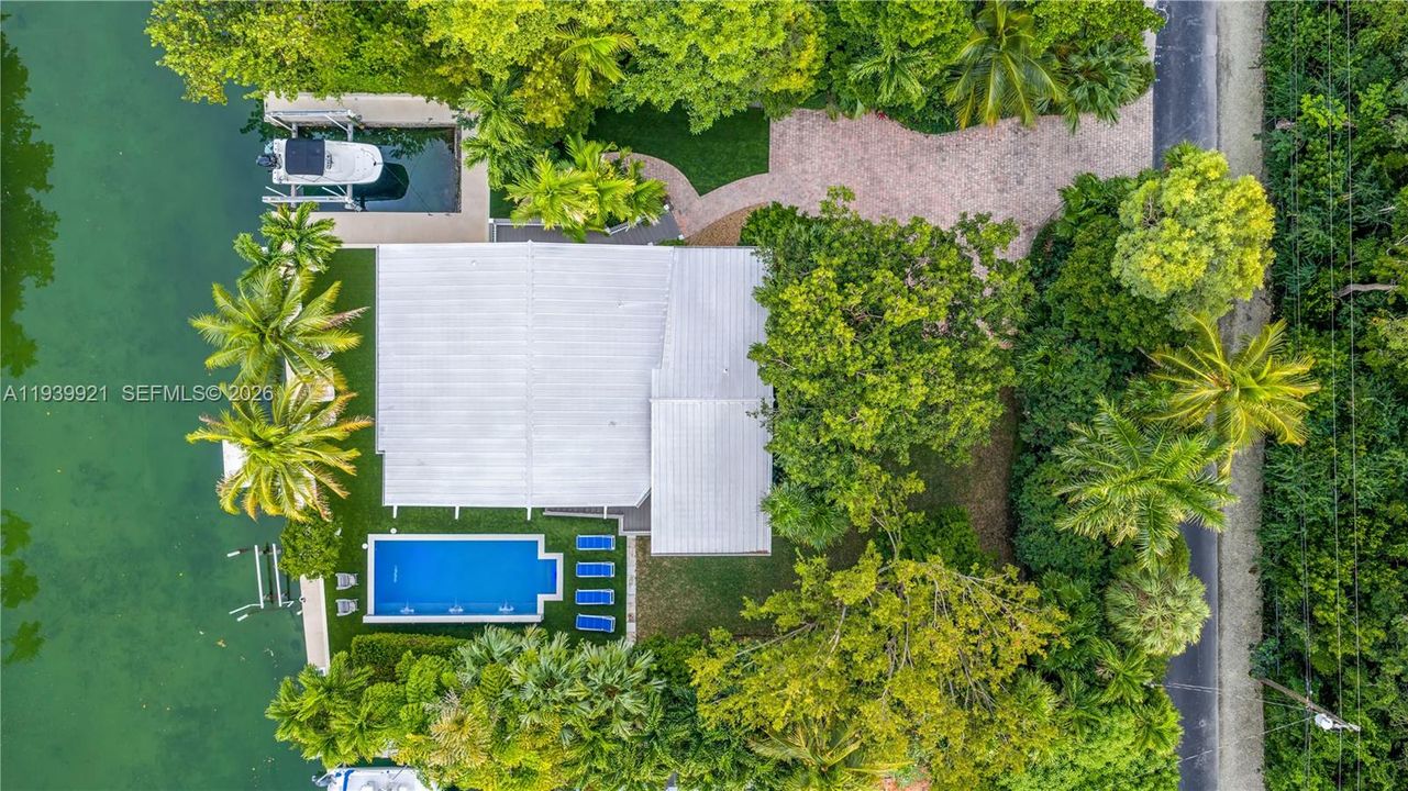 For Sale: $2,900,000 (3 beds, 3 baths, 1743 Square Feet)