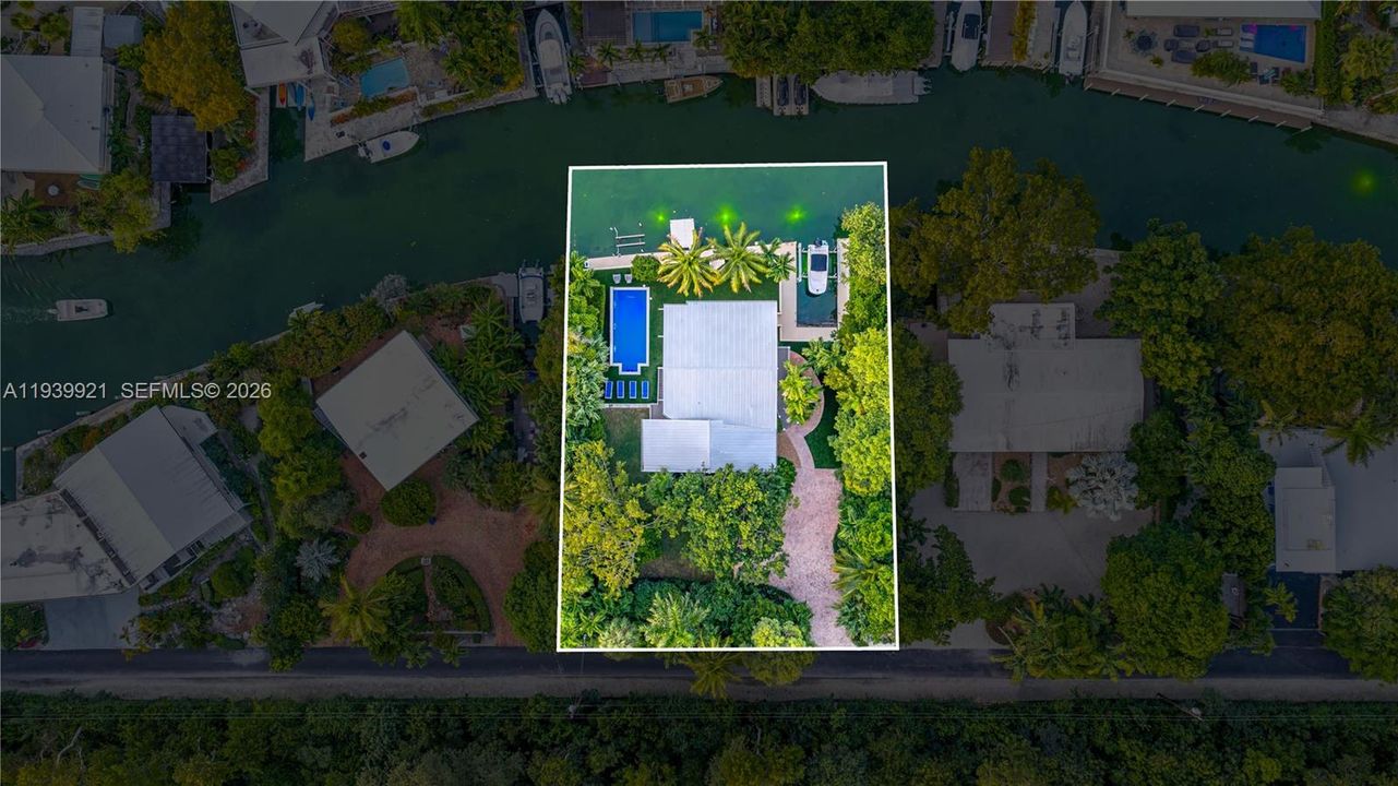 For Sale: $2,900,000 (3 beds, 3 baths, 1743 Square Feet)