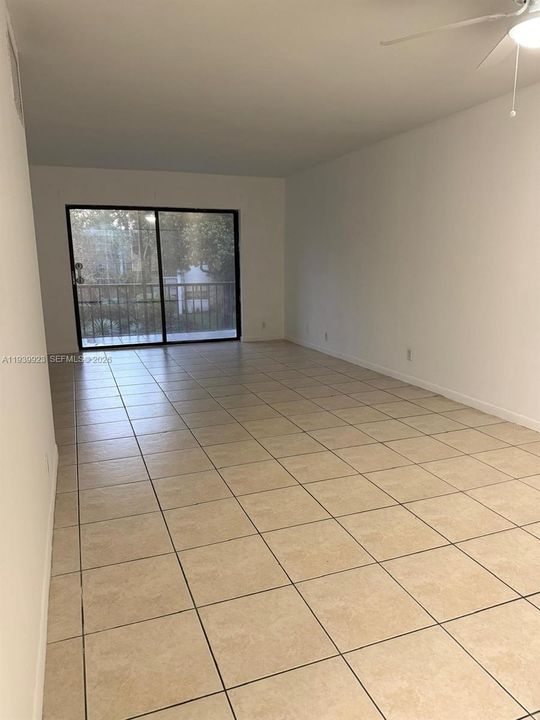 出租: $1,640 (1 贝兹, 1 浴室, 760 平方英尺)