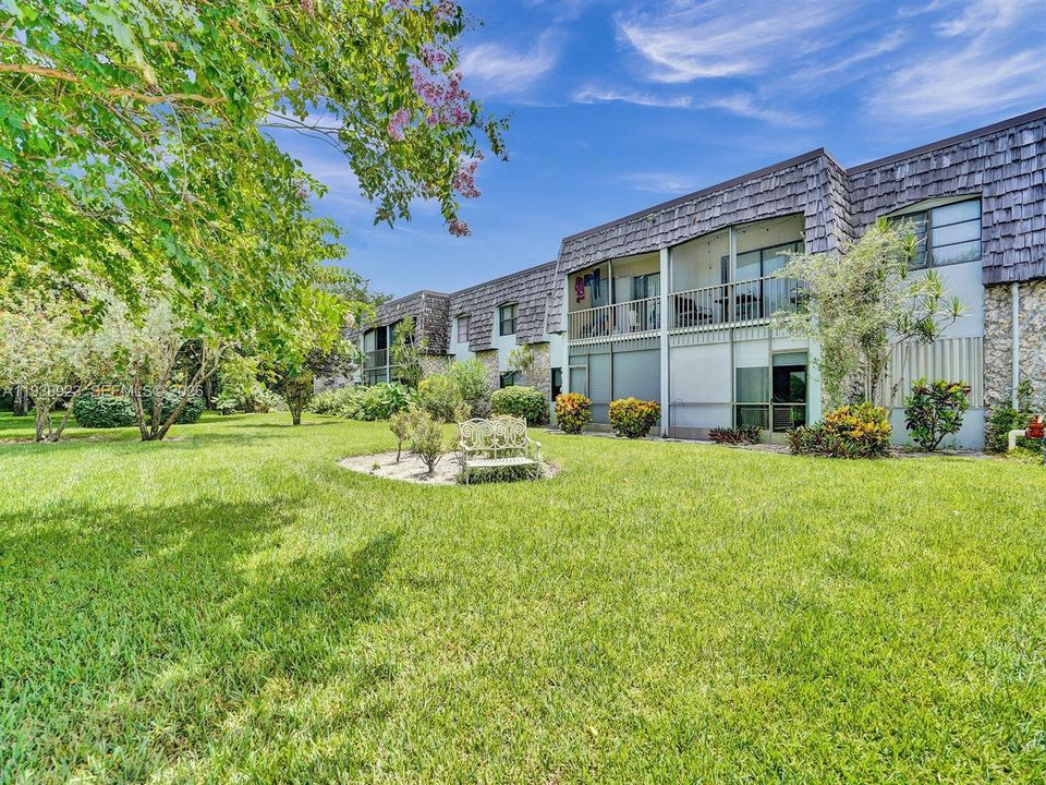 出租: $1,640 (1 贝兹, 1 浴室, 760 平方英尺)