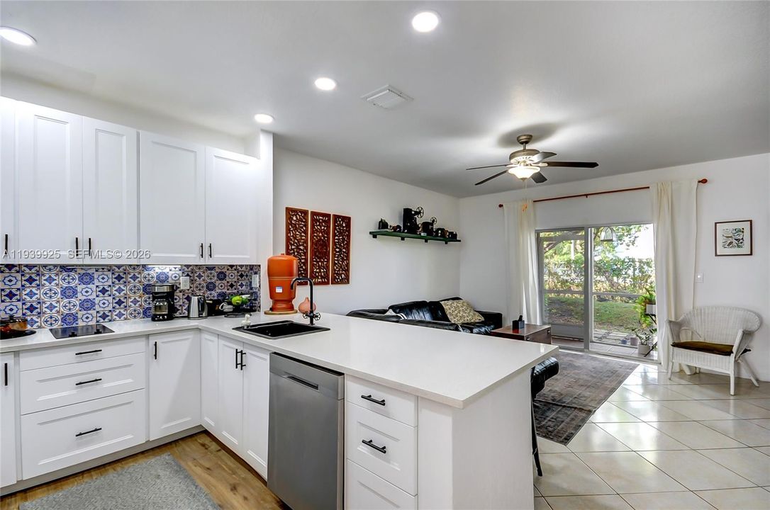 待售: $470,000 (3 贝兹, 2 浴室, 1420 平方英尺)