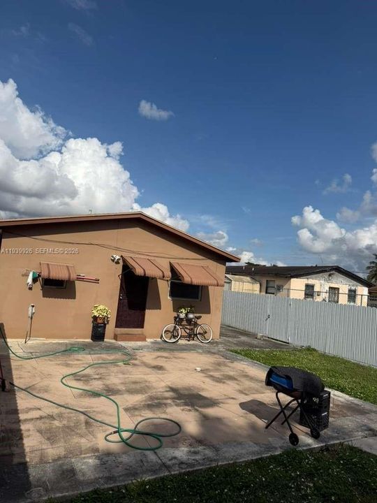 待售: $399,000 (4 贝兹, 3 浴室, 1425 平方英尺)