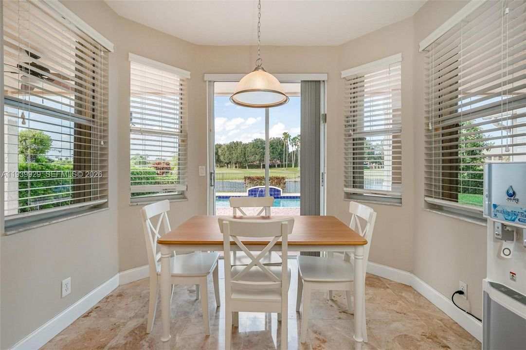 В аренду: $7,500 (5 спален, 3 ванн, 2720 Квадратных фут)