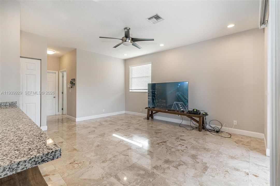 В аренду: $7,500 (5 спален, 3 ванн, 2720 Квадратных фут)