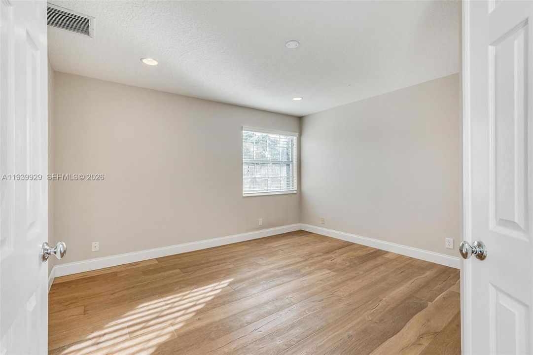 В аренду: $7,500 (5 спален, 3 ванн, 2720 Квадратных фут)