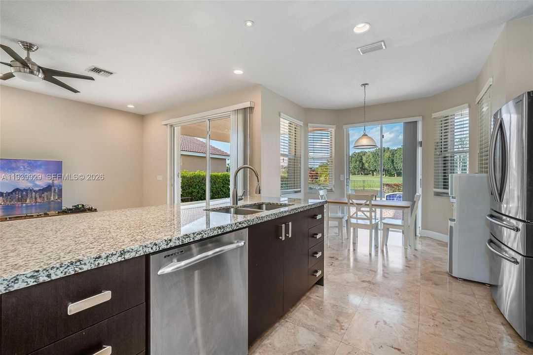 В аренду: $7,500 (5 спален, 3 ванн, 2720 Квадратных фут)