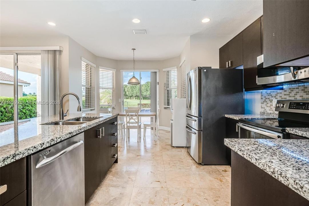 В аренду: $7,500 (5 спален, 3 ванн, 2720 Квадратных фут)