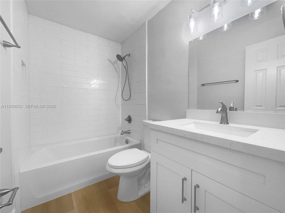 For Sale: $390,000 (3 beds, 2 baths, 999 Square Feet)