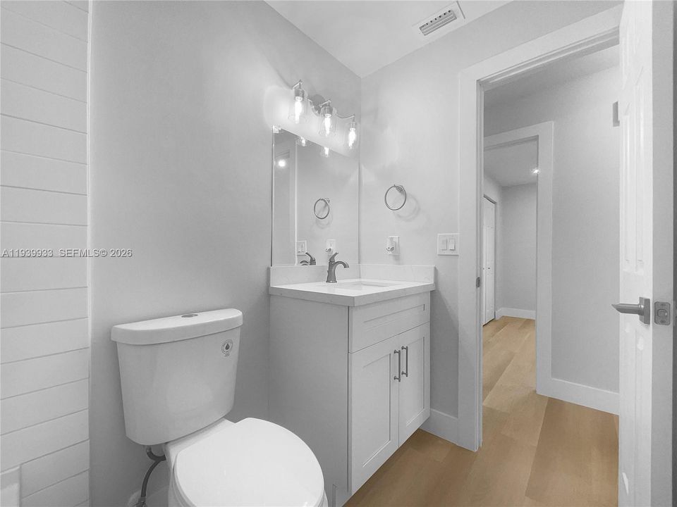 For Sale: $390,000 (3 beds, 2 baths, 999 Square Feet)