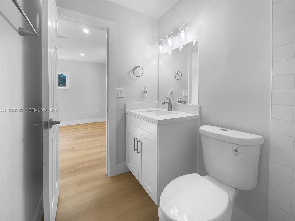 For Sale: $390,000 (3 beds, 2 baths, 999 Square Feet)