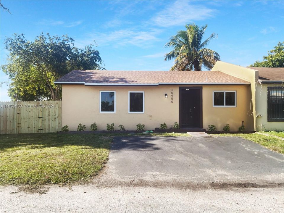 For Sale: $390,000 (3 beds, 2 baths, 999 Square Feet)