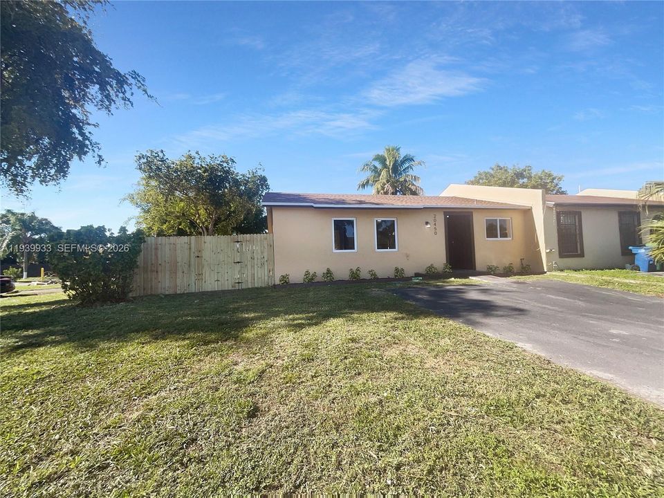 For Sale: $390,000 (3 beds, 2 baths, 999 Square Feet)