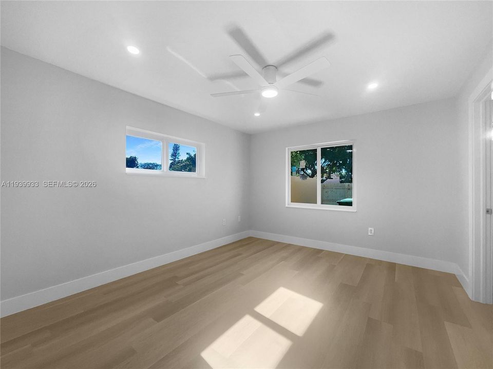 For Sale: $390,000 (3 beds, 2 baths, 999 Square Feet)