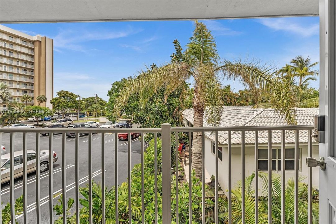 For Sale: $250,000 (1 beds, 1 baths, 530 Square Feet)