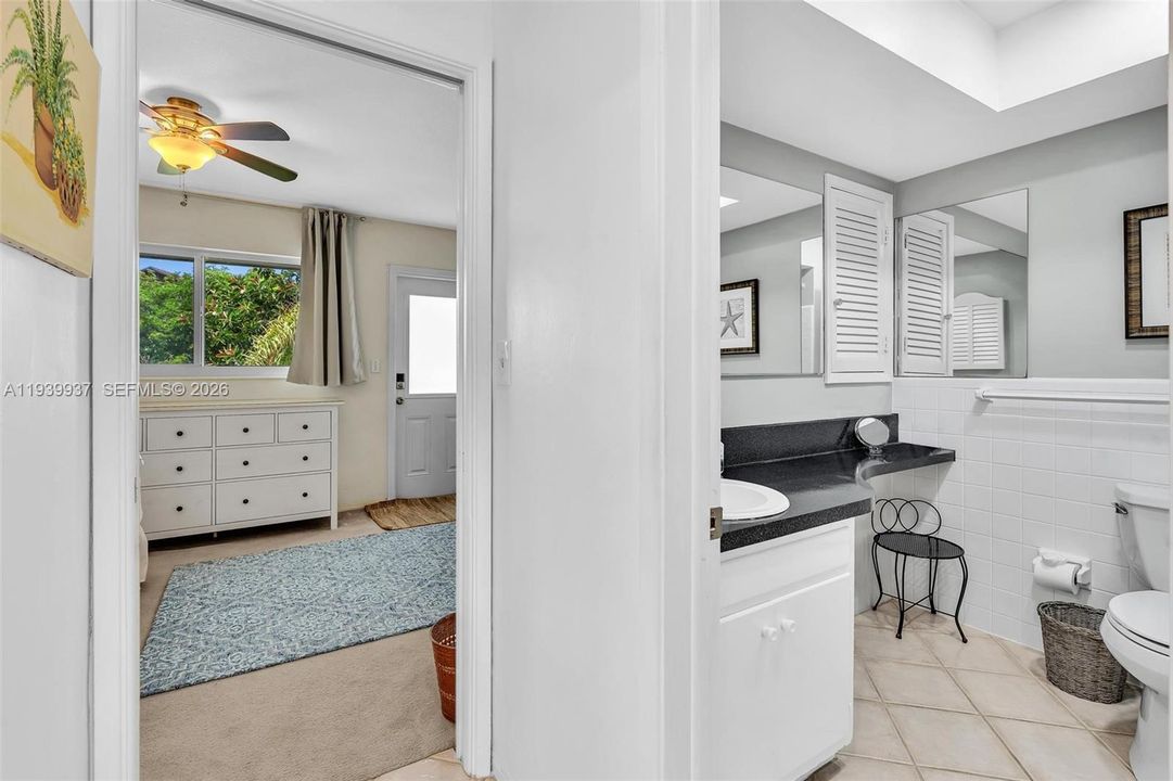 For Sale: $250,000 (1 beds, 1 baths, 530 Square Feet)