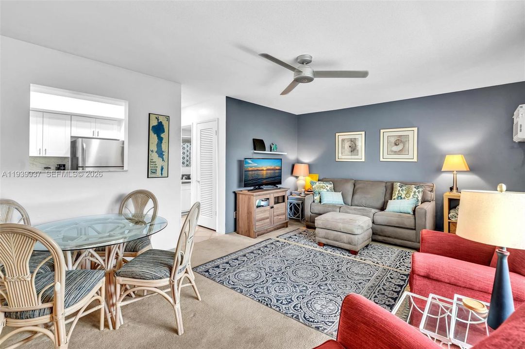 For Sale: $250,000 (1 beds, 1 baths, 530 Square Feet)