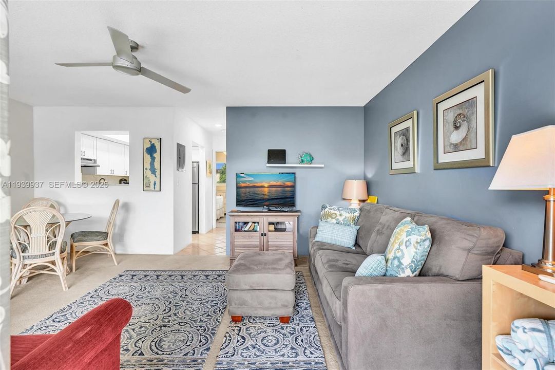 For Sale: $250,000 (1 beds, 1 baths, 530 Square Feet)