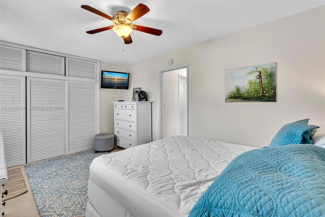 For Sale: $250,000 (1 beds, 1 baths, 530 Square Feet)