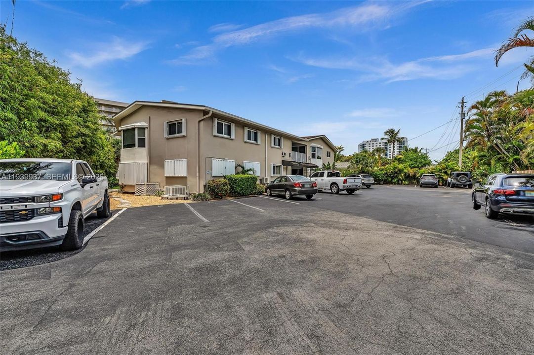 For Sale: $250,000 (1 beds, 1 baths, 530 Square Feet)