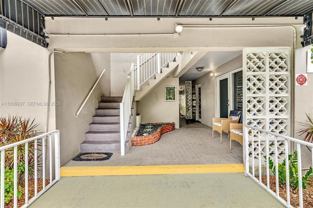 For Sale: $250,000 (1 beds, 1 baths, 530 Square Feet)