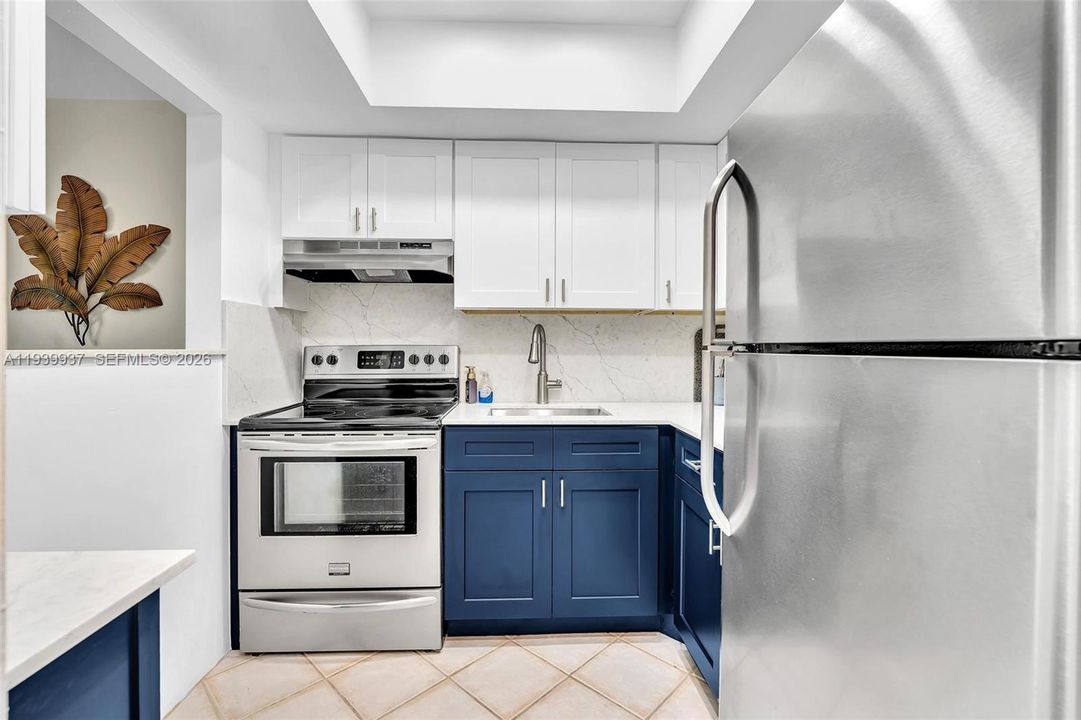 For Sale: $250,000 (1 beds, 1 baths, 530 Square Feet)