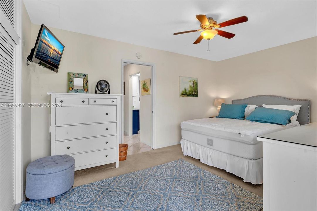 For Sale: $250,000 (1 beds, 1 baths, 530 Square Feet)