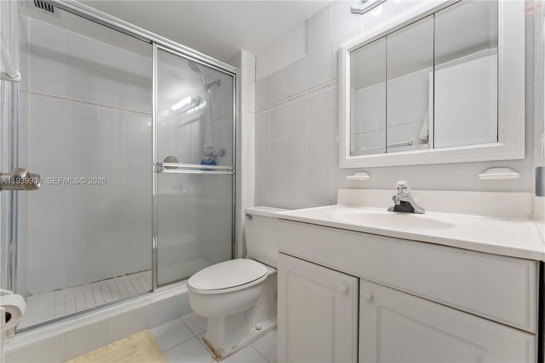 En Venta: $437,000 (2 camas, 2 baños, 1100 Pies cuadrados)