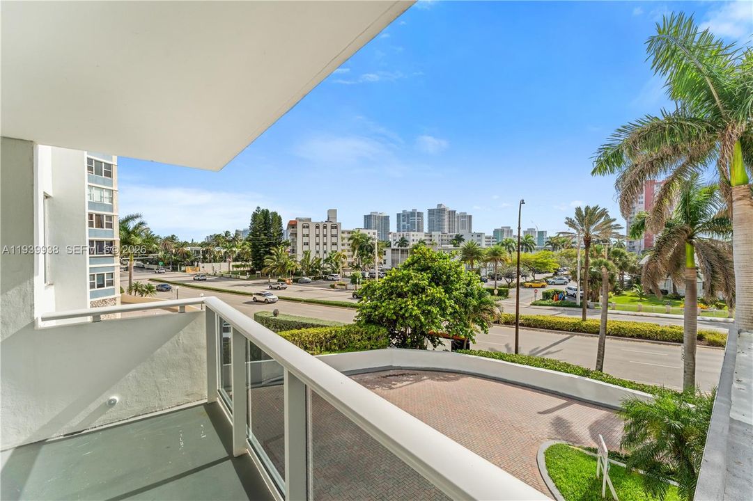 En Venta: $437,000 (2 camas, 2 baños, 1100 Pies cuadrados)