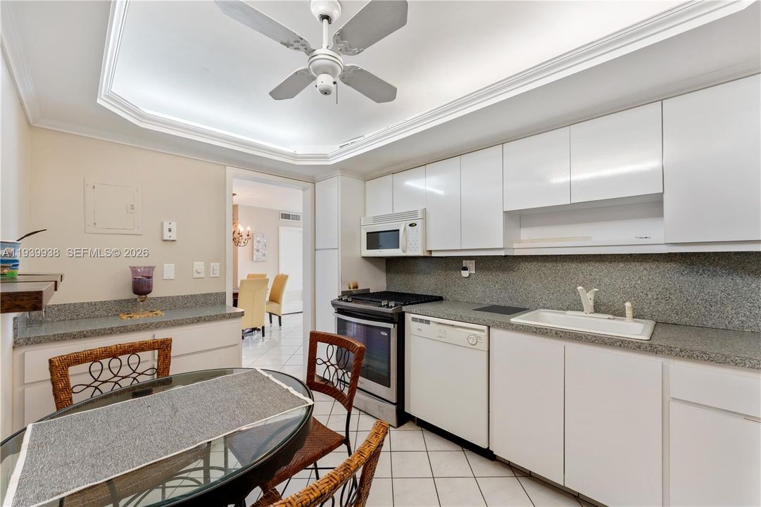 En Venta: $437,000 (2 camas, 2 baños, 1100 Pies cuadrados)