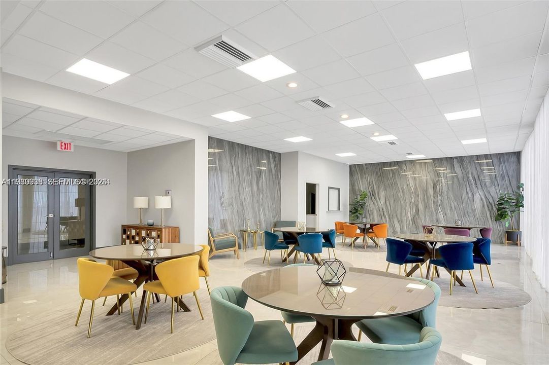 En Venta: $437,000 (2 camas, 2 baños, 1100 Pies cuadrados)