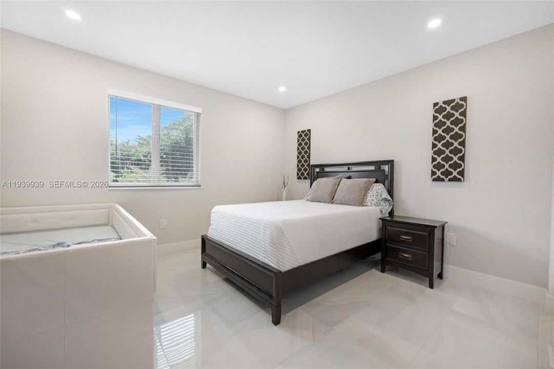 For Sale: $2,695,000 (7 beds, 4 baths, 5758 Square Feet)