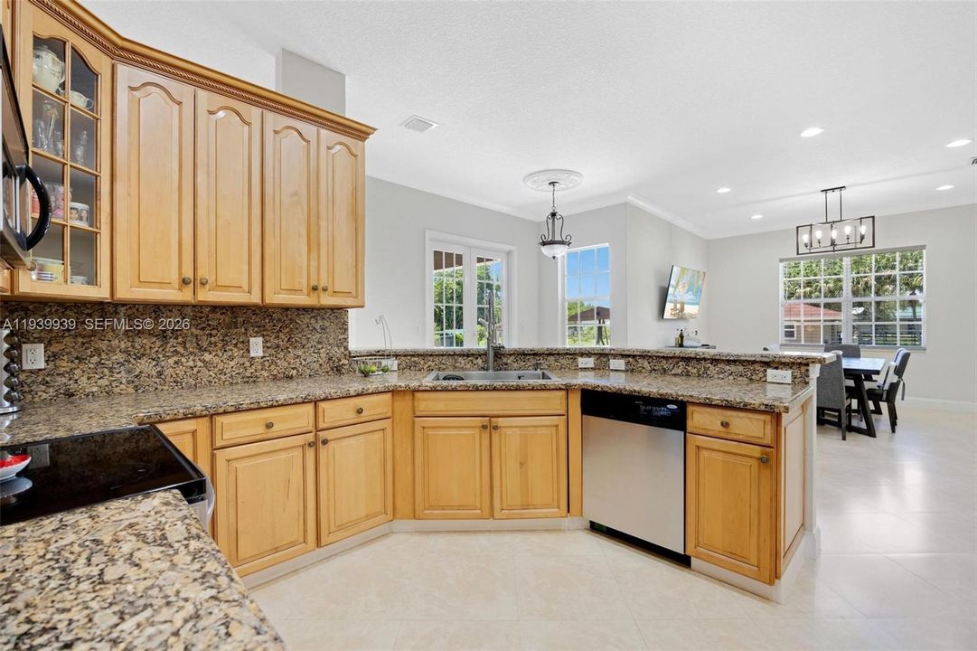 For Sale: $2,695,000 (7 beds, 4 baths, 5758 Square Feet)