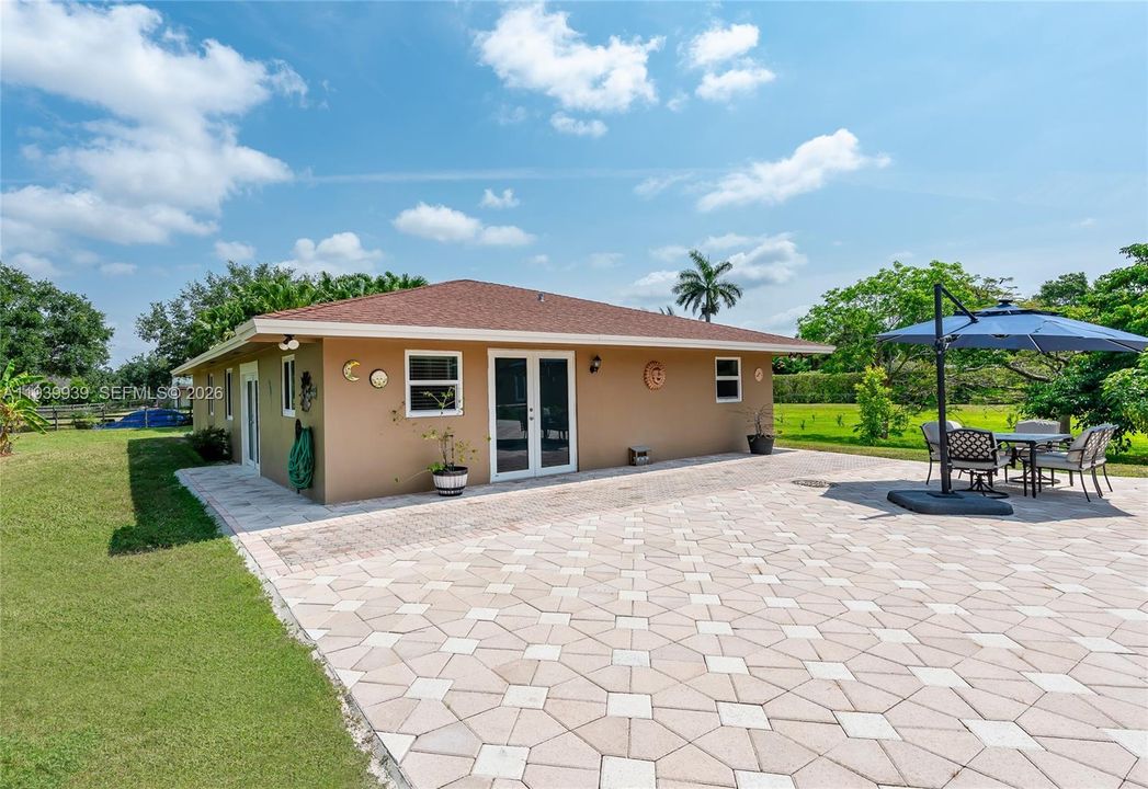 For Sale: $2,695,000 (7 beds, 4 baths, 5758 Square Feet)