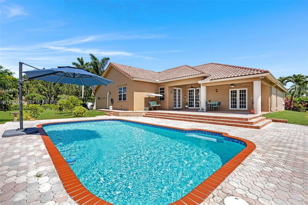 For Sale: $2,695,000 (7 beds, 4 baths, 5758 Square Feet)