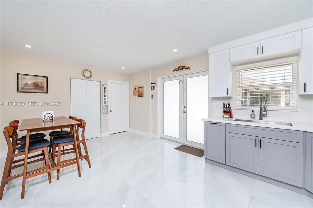 For Sale: $2,695,000 (7 beds, 4 baths, 5758 Square Feet)