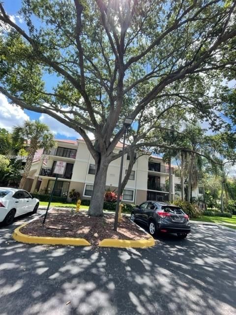 For Rent: $1,750 (1 beds, 1 baths, 806 Square Feet)