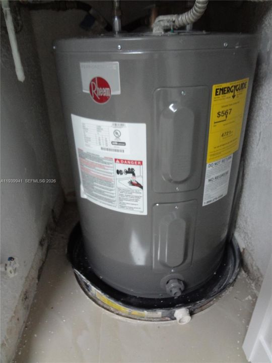 For Rent: $1,750 (1 beds, 1 baths, 806 Square Feet)