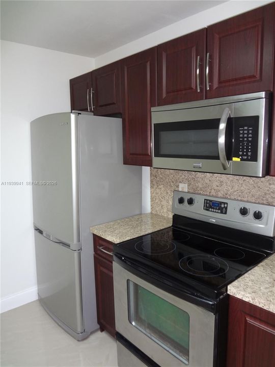For Rent: $1,750 (1 beds, 1 baths, 806 Square Feet)