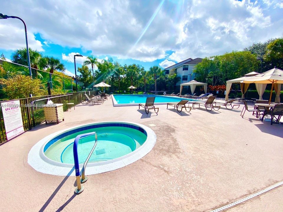 For Rent: $1,750 (1 beds, 1 baths, 806 Square Feet)