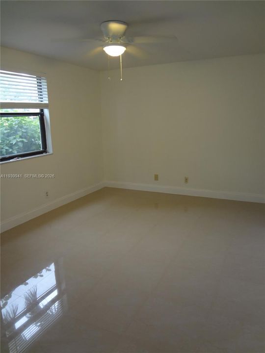 For Rent: $1,750 (1 beds, 1 baths, 806 Square Feet)