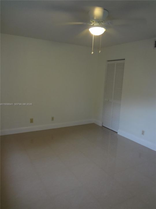 For Rent: $1,750 (1 beds, 1 baths, 806 Square Feet)